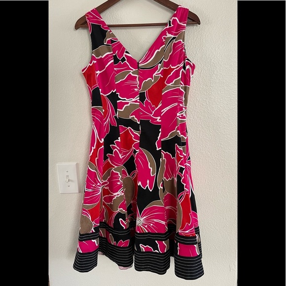 NINE WEST Woman’s Sleeveless Tropical Print with Ribbed Trim Sweetheart Neck 8 - Picture 2 of 8